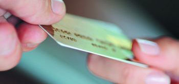 Трех американцев обвинили в краже данных о 130 миллионах банковских карт